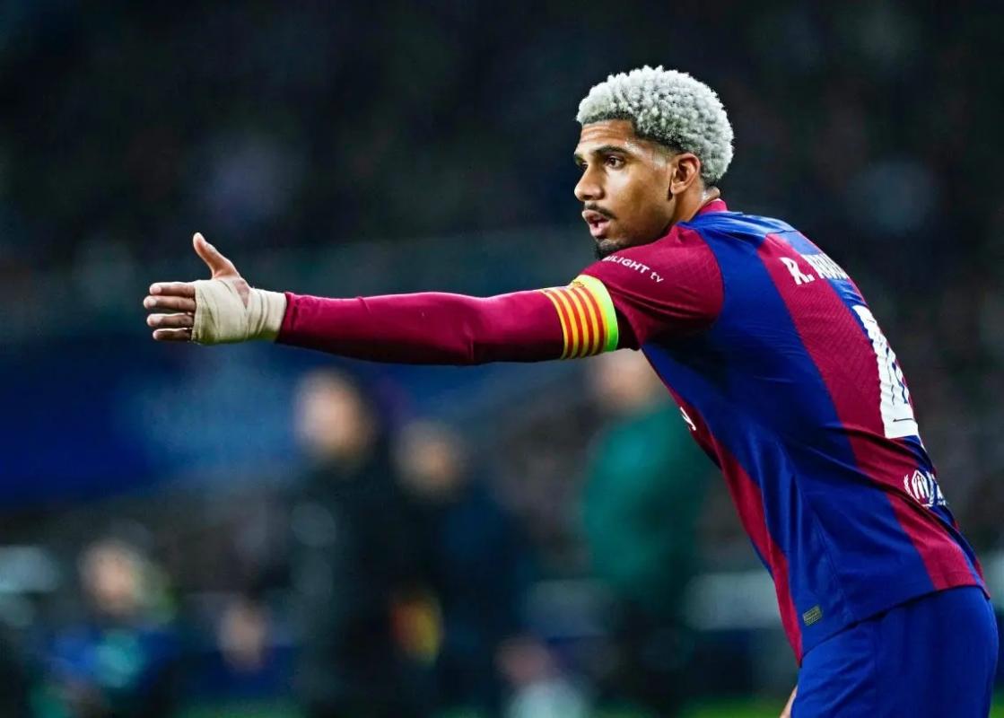 Posible Traspaso de Ronadl Araújo a la Juventus Posible Traspaso de Ronadl Araújo a la Juventus