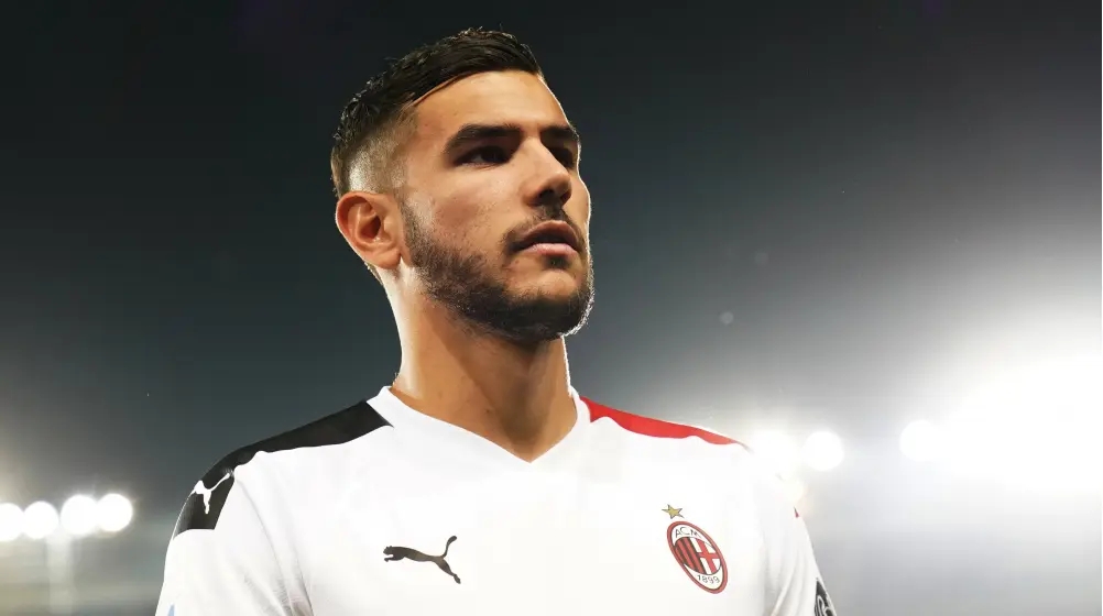 Davies renueva y el Real Madrid considera a Theo Hernández Davies renueva y el Real Madrid considera a Theo Hernández