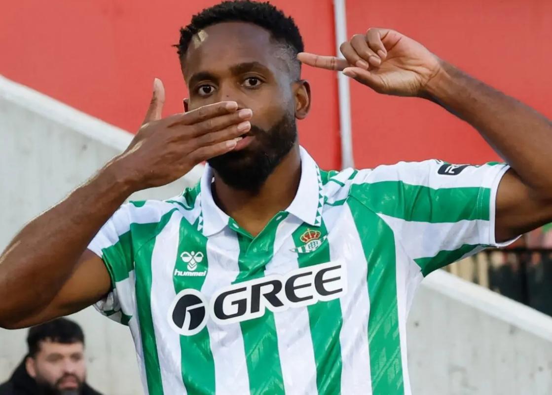 El interés del PAOK por Cedric Bakambu del Real Betis El interés del PAOK por Cedric Bakambu del Real Betis