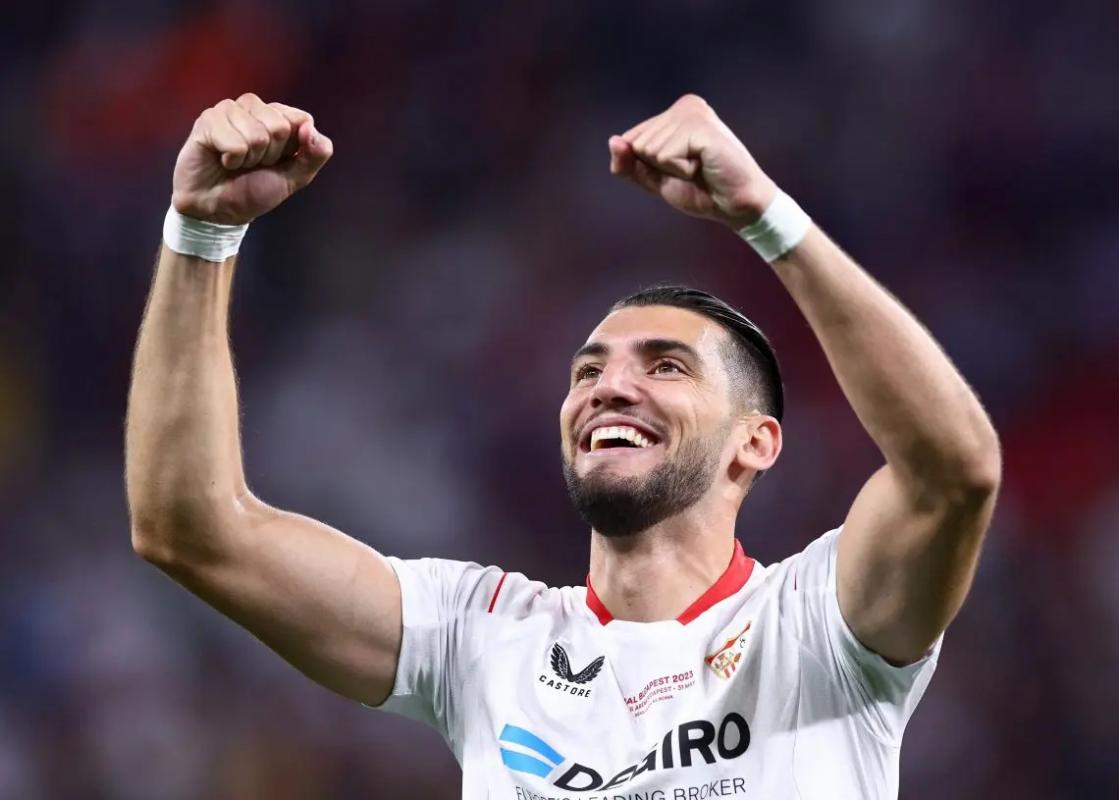 El Sevilla urge a Rafa Mir a buscar nuevo destino lo antes posible El Sevilla urge a Rafa Mir a buscar nuevo destino lo antes posible