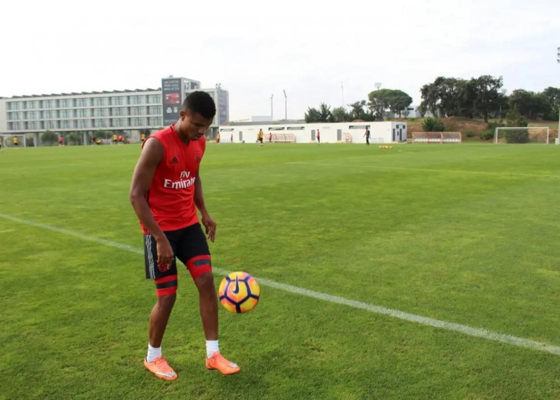 El Barcelona considera la incorporación de Reinildo para reforzar su defensa El Barcelona considera la incorporación de Reinildo para reforzar su defensa