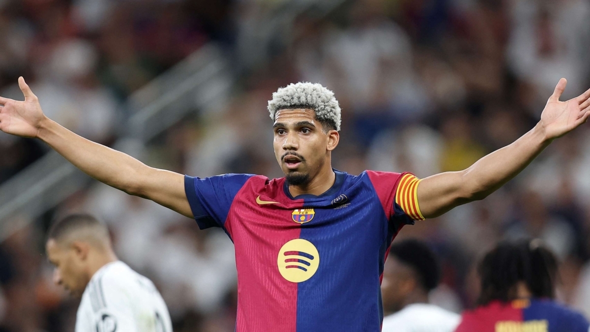 Oferta de 100 millones por Ronald Araujo del Barcelona Oferta de 100 millones por Ronald Araujo del Barcelona