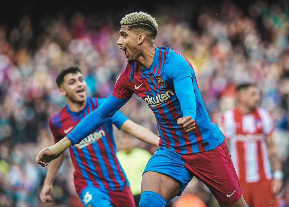 Araujo se acerca a Turín Araujo se acerca a Turín