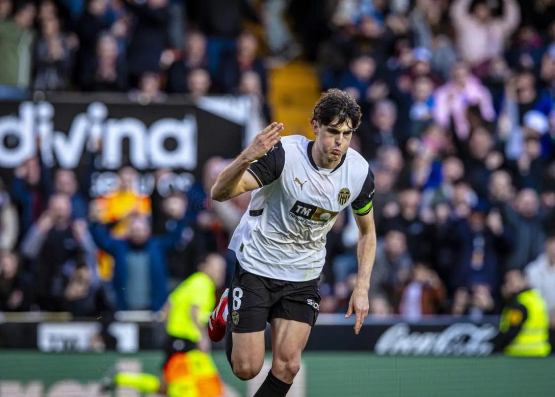 El interés del FC Barcelona en Javi Guerra para reforzar su plantilla en el verano de 2025 El interés del FC Barcelona en Javi Guerra para reforzar su plantilla en el verano de 2025